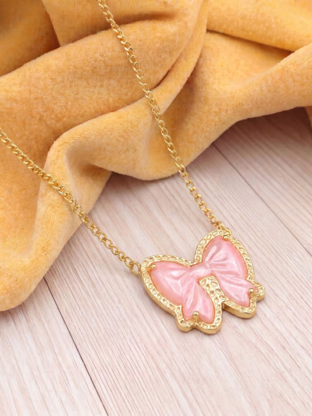 Kendra Scott Haley Bow Gold Necklace Gold NEW - Picture 2 of 2